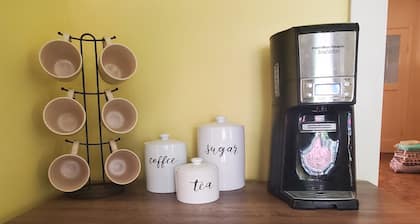 Delightful 2 bedroom in the heart of Montavilla. Just minutes to everything!