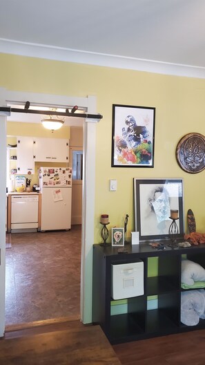 Interior - Delightful 2 bedroom in the heart of Montavilla. Just minutes to everything! (Portland)