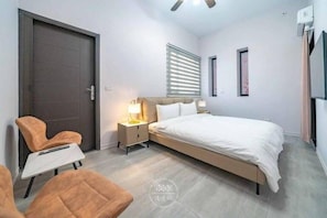 Quarto casal básico | Individualmente decorados, individualmente mobiliados
