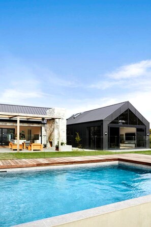 A heated pool - Luxury Villas Flinders Retreat (With Car Parking) (Flinders)