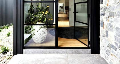 Luxury Villas Flinders Retreat (With Car Parking)