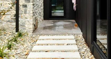 Luxury Villas Flinders Retreat (With Car Parking)