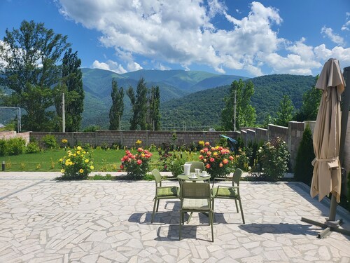 Cozy modern Villa in Dilijan with beautiful garden&fascinating view on mountain 