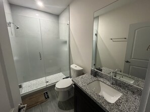 Hair dryer, towels, soap, shampoo - NEW -House Moon Sleep 8-10, Pool, game room, beach, shopping, gravity park, food (South Padre Island)