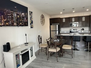 Fridge, microwave, oven, stovetop - NEW -House Moon Sleep 8-10, Pool, game room, beach, shopping, gravity park, food (South Padre Island)