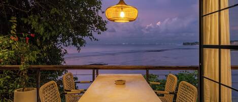 Villa, 1 Bedroom | Dining room