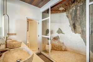 Villa, 1 chambre | Salle de bain | Douche, articles de toilette gratuits, sèche-cheveux