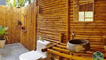 Family Double Room | Bathroom | Free toiletries, hair dryer