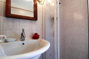 Bruser, hårtørrer, bidet