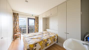 2 bedrooms, iron/ironing board, free WiFi