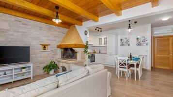 Smart TV, fireplace, table tennis