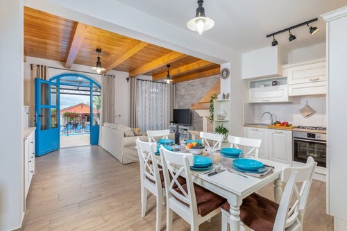 Stijlvolle villa met zwembad en tuin