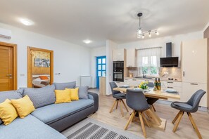 Smart TV, chimenea y tenis de mesa 