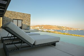 Pool - Apollo Yard - Helios Villa, a breathtaking fusion of nature and design. (Mykonos)