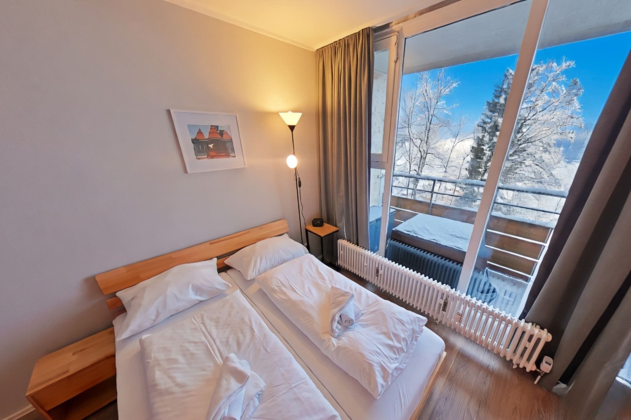 Travel cot, free WiFi, bed sheets