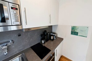 Fridge, microwave, oven, stovetop - Appartement Helmut mit Sauna und Pool (Freyung)