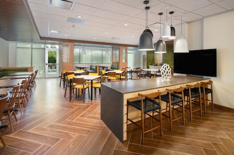 Lobby lounge. NEW - Fairfield Inn & Suites by Marriott Orlando at Millenia