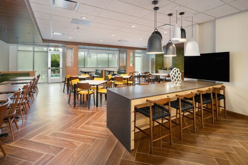 NEW - Fairfield Inn & Suites by Marriott Orlando at Millenia
