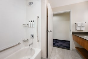Amenidades de baño gratuitas, secadora de cabello, toallas, jabón