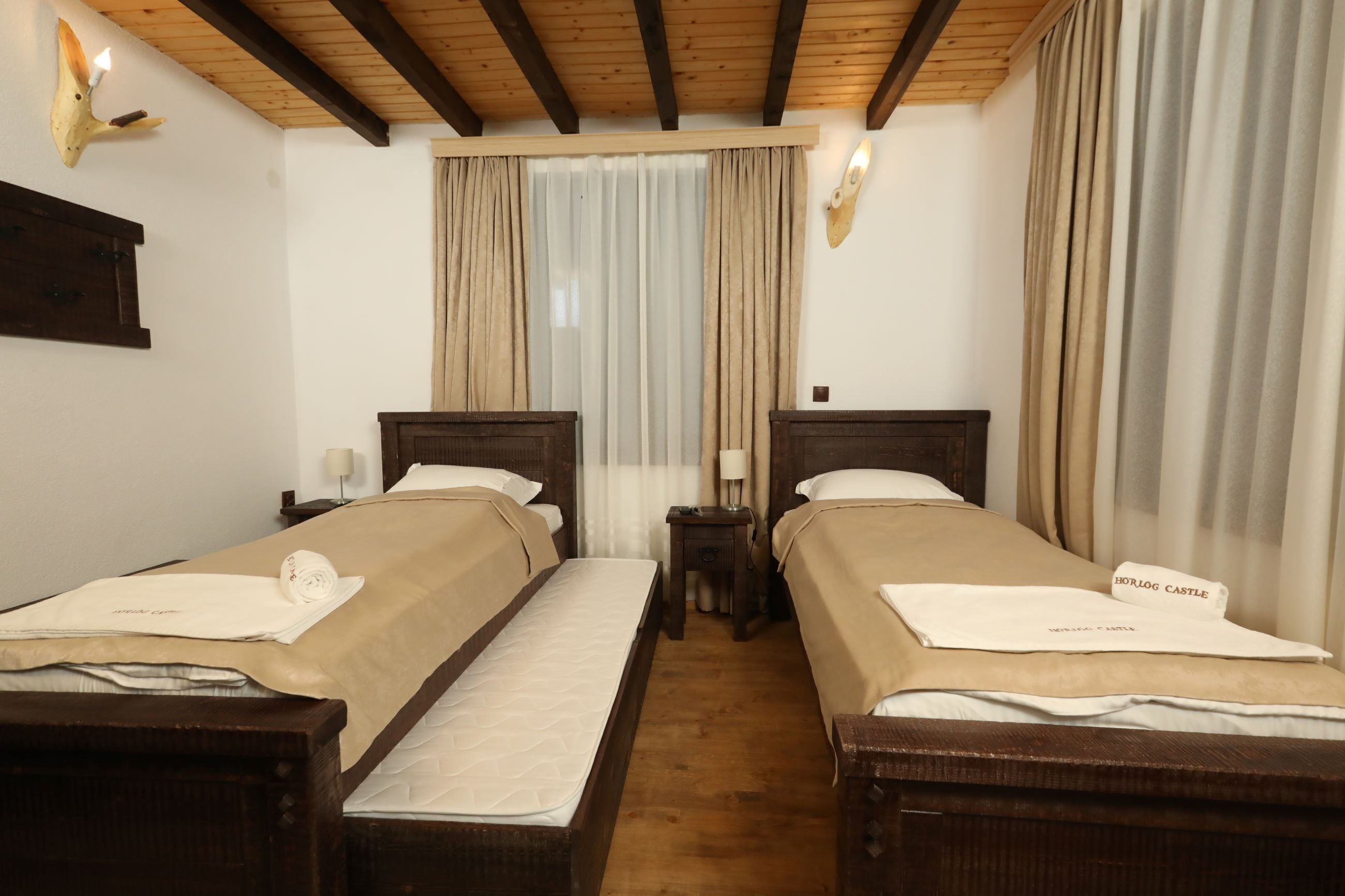 Panoramic Twin Room | Minibar, individually furnished, desk, laptop workspace