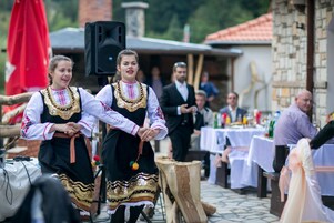 供应早餐、午餐和晚餐，花园景观