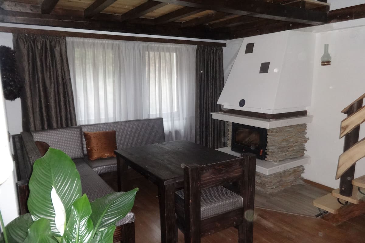 Apartamento superluxo | Área de estar | TV de plasma, monitores de computador, impressoras