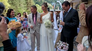 A wedding ceremony with guests and a couple in wedding attire. - Holiday village Horlog Castle (Devin)