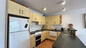 Microonde, forno, piano cottura, lavastoviglie