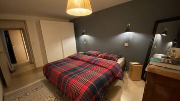 2 quartos, escrivaninha, ferros/tábuas de passar roupa, Wi-Fi