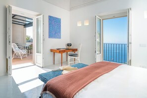 6 bedrooms, in-room safe, desk, iron/ironing board