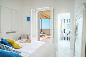 6 bedrooms, in-room safe, desk, iron/ironing board - Villa Romito - Sea view, central location, comfort, garden & terraces (Positano)