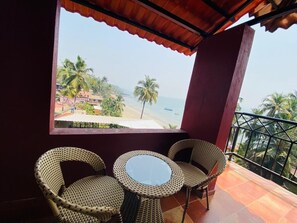 Habitación superior, vistas al mar | Vistas del balcón