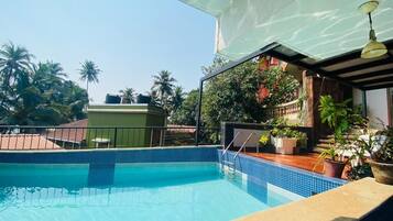 Outdoor pool, open 9:00 AM to 6:30 PM, pool loungers