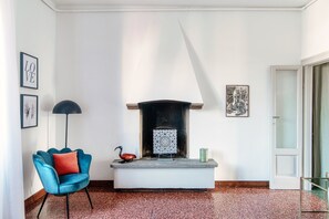 Traditional Apartment | Living area | 32-inch flat-screen TV with satellite channels - STELLA APARTMENT  (Como)