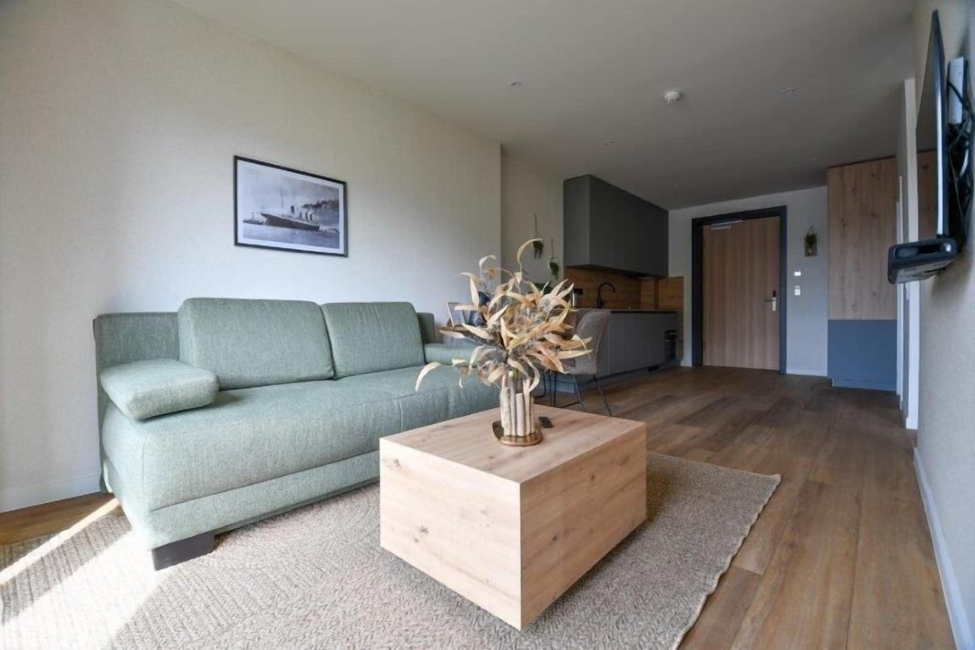 Classic Room | Individually decorated, individually furnished, desk, laptop workspace