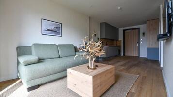 Classic Room | Individually decorated, individually furnished, desk, laptop workspace