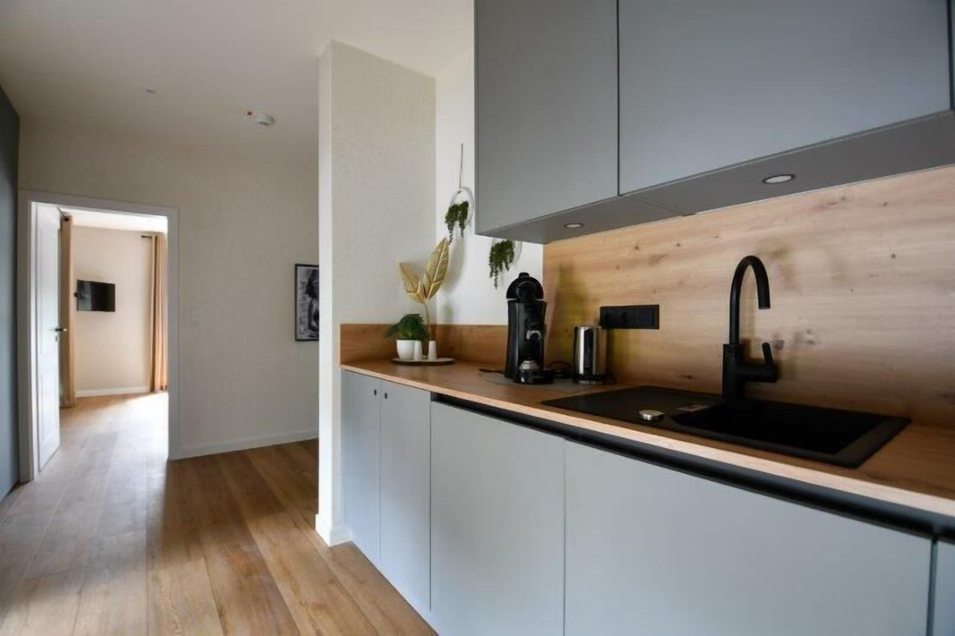 家庭房 | 私人厨房 | 大冰箱、微波炉、烤箱、炉灶