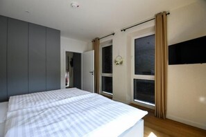 Family Room | Individually decorated, individually furnished, desk, laptop workspace - Ammerhuus Bordinghomes  (Edewecht)