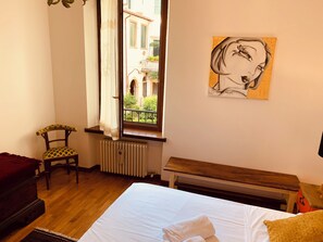 1 bedroom, desk, iron/ironing board, free WiFi - A room with a view inside Verona old town, few steps from the Arena! (Verona)