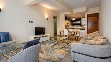 Classic Studio Suite | Living area | TV