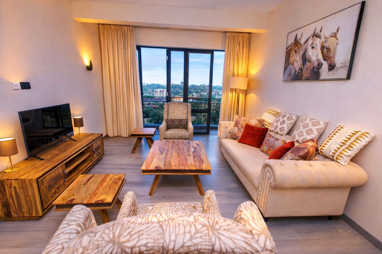 Classic Studio Suite | Living area | TV