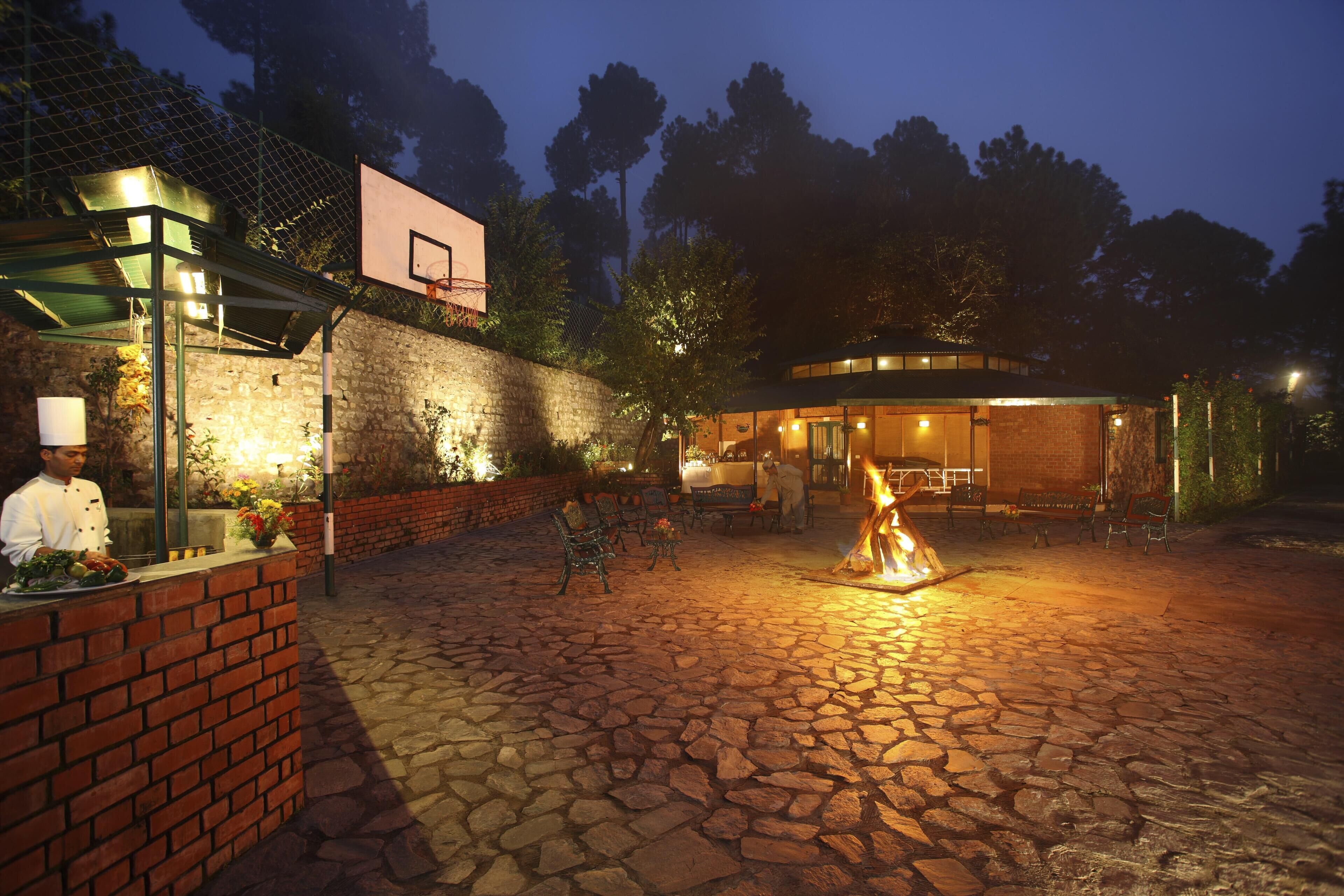 Breakfast, lunch and dinner served