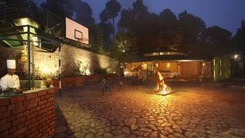 Petit déjeuner, déjeuner et dßner servis sur place