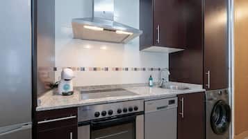 Kühlschrank, Mikrowelle, Ofen, Geschirrspüler