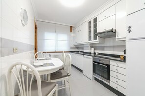 Refrigerador, microondas, horno y lavavajillas 