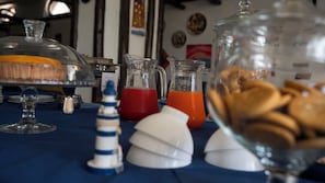 A breakfast buffet with various food items and beverages. - Boutique San Daniele (Diamante)