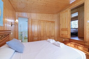 3 chambres, fer et planche à repasser, Wi-Fi, draps fournis