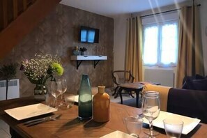 Dining - In the heart of Port en Bessin (Port side) (Port-en-Bessin-Huppain)