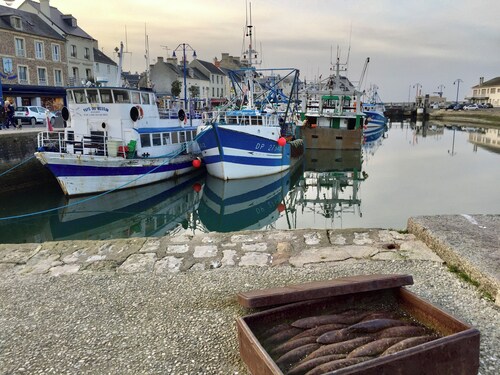 En plein cœur de Port en Bessin (côté Port)