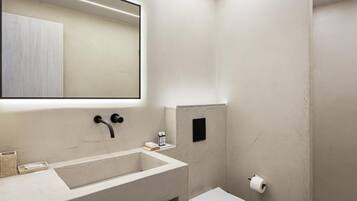 Douche, sèche-cheveux, serviettes fournies, savon